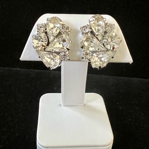Statement Signed Elegant Crystal Clip On Earrings - Picture 6 of 9